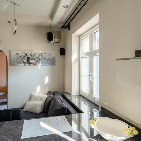 Apartament Ale Antresola! - 4 Osobowy Przy Ratuszu Z Parkingiem - Space Apart Jelenia Gora Exterior photo