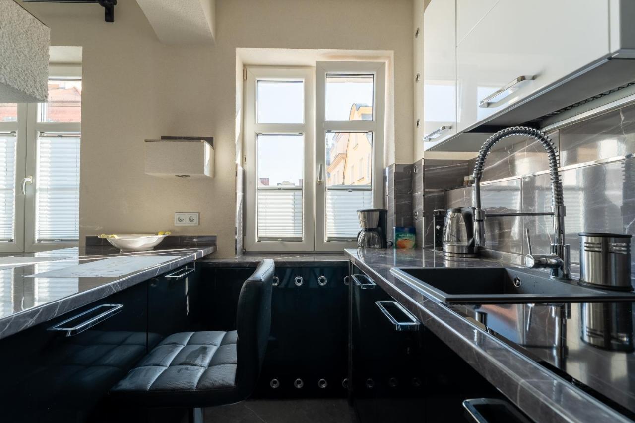 Ale Antresola! - 4 Osobowy Przy Ratuszu Z Parkingiem - Space Apartment